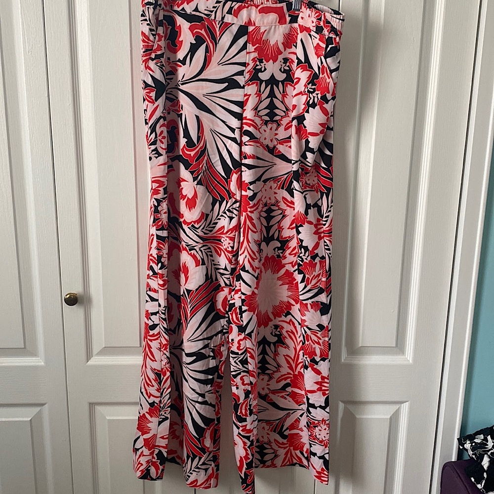 Red, pink and black floral print paloozo pants w side pockets, NY&company size L